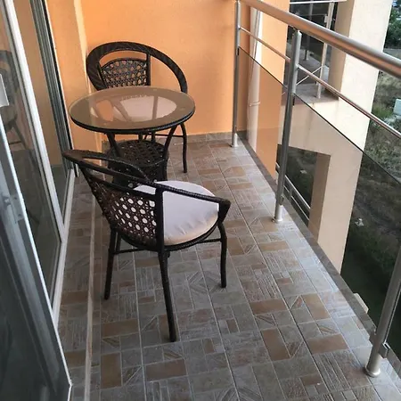 Intsaraki דירה סבטי ולאס